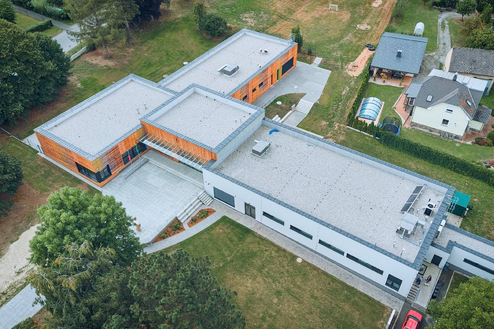 04_ZŠ Postřekov_pohled z výšky_celá škola
