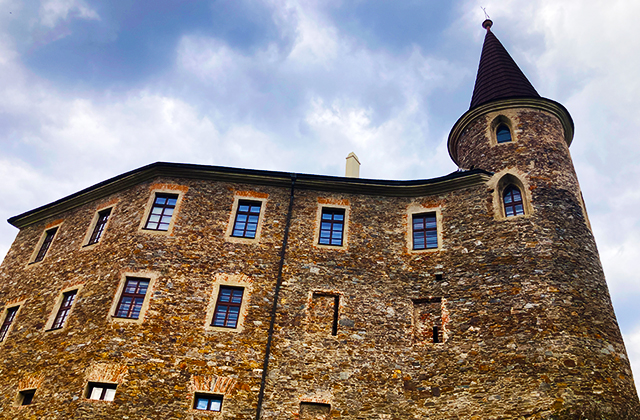 7 NKP Státní hrad Velhartice – Šumavská klenotnice